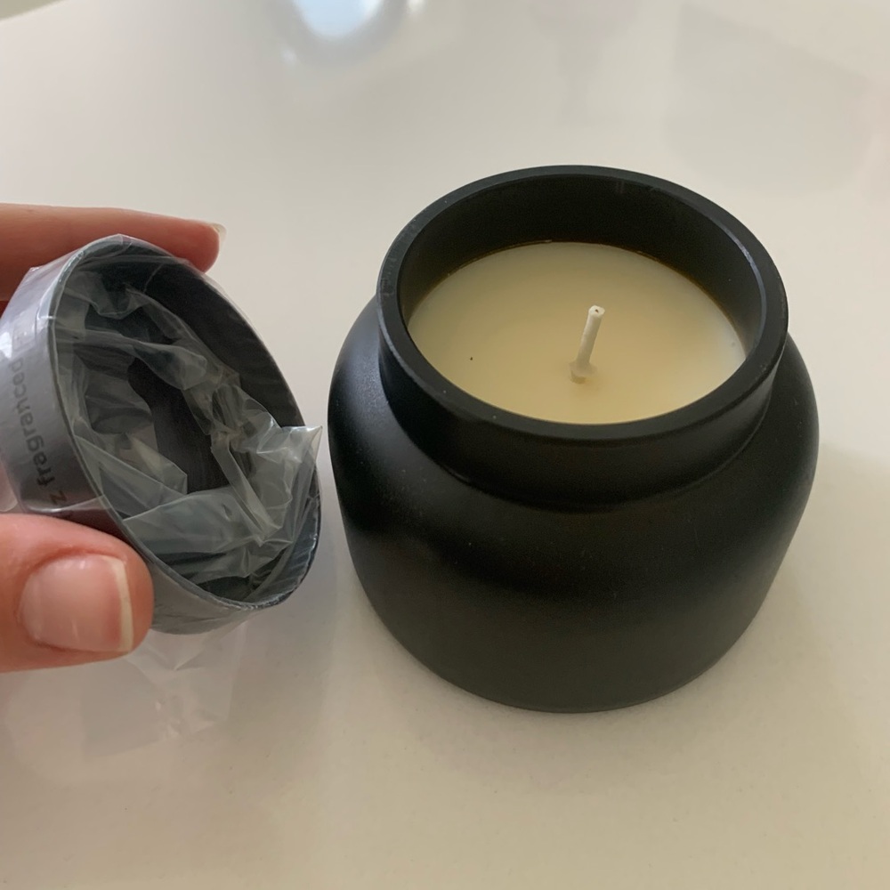 NWT Capri Blue Volcano candle